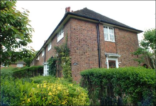 24 Midholm Close